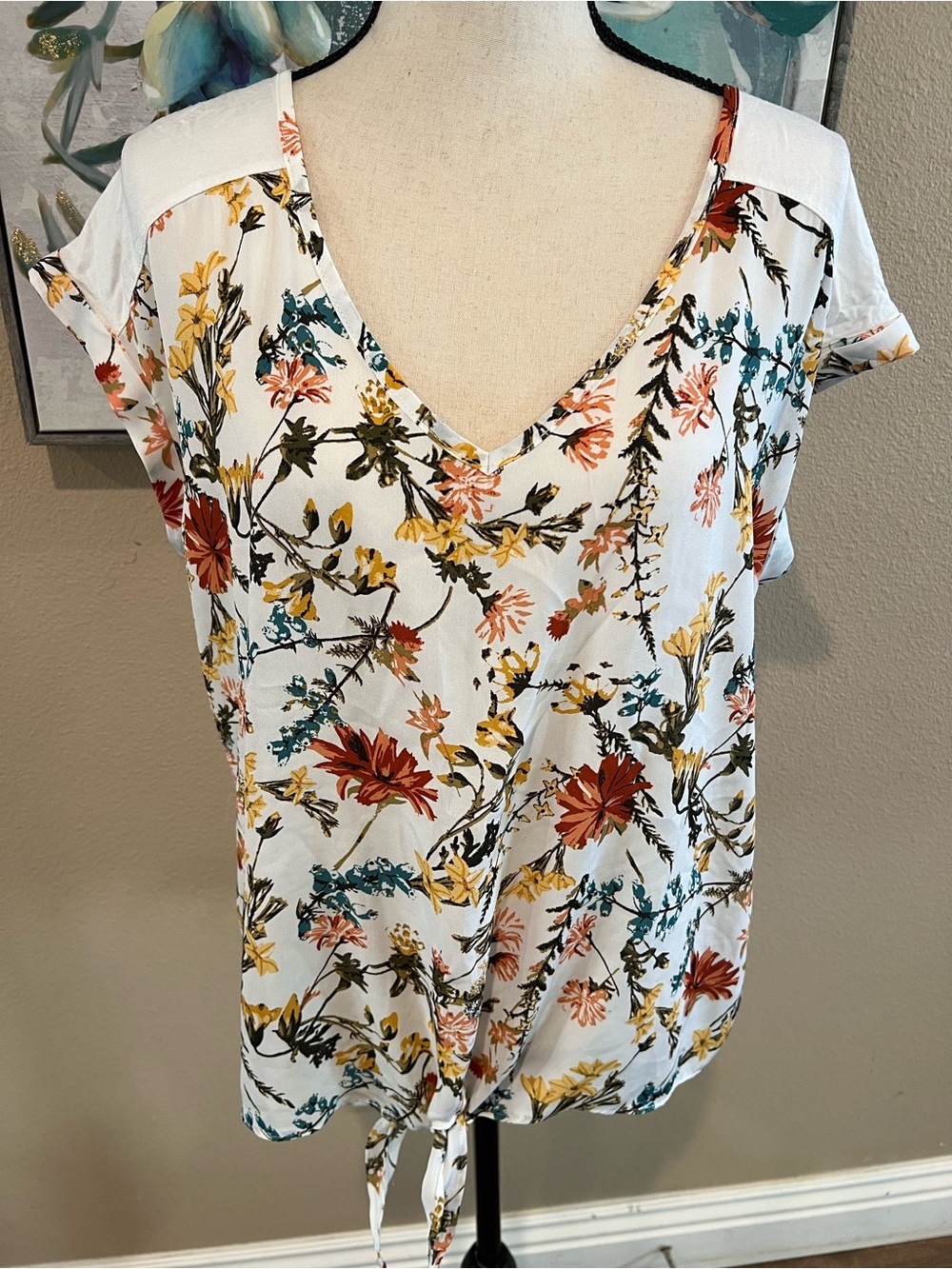 BCX White Floral V-Neck Tie-Hem Blouse with Multicolor Print